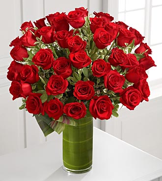48 Roses rouges dans un vase  